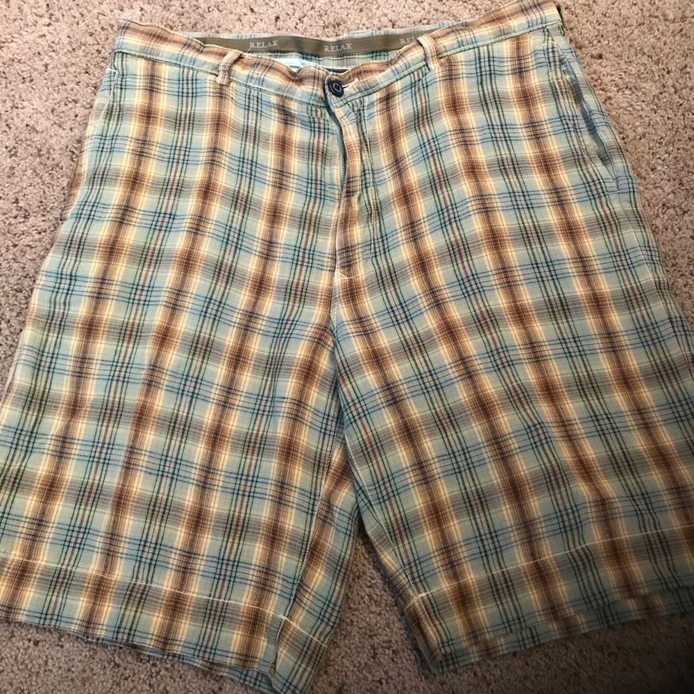 Tommy Bahama 100% linen shorts.